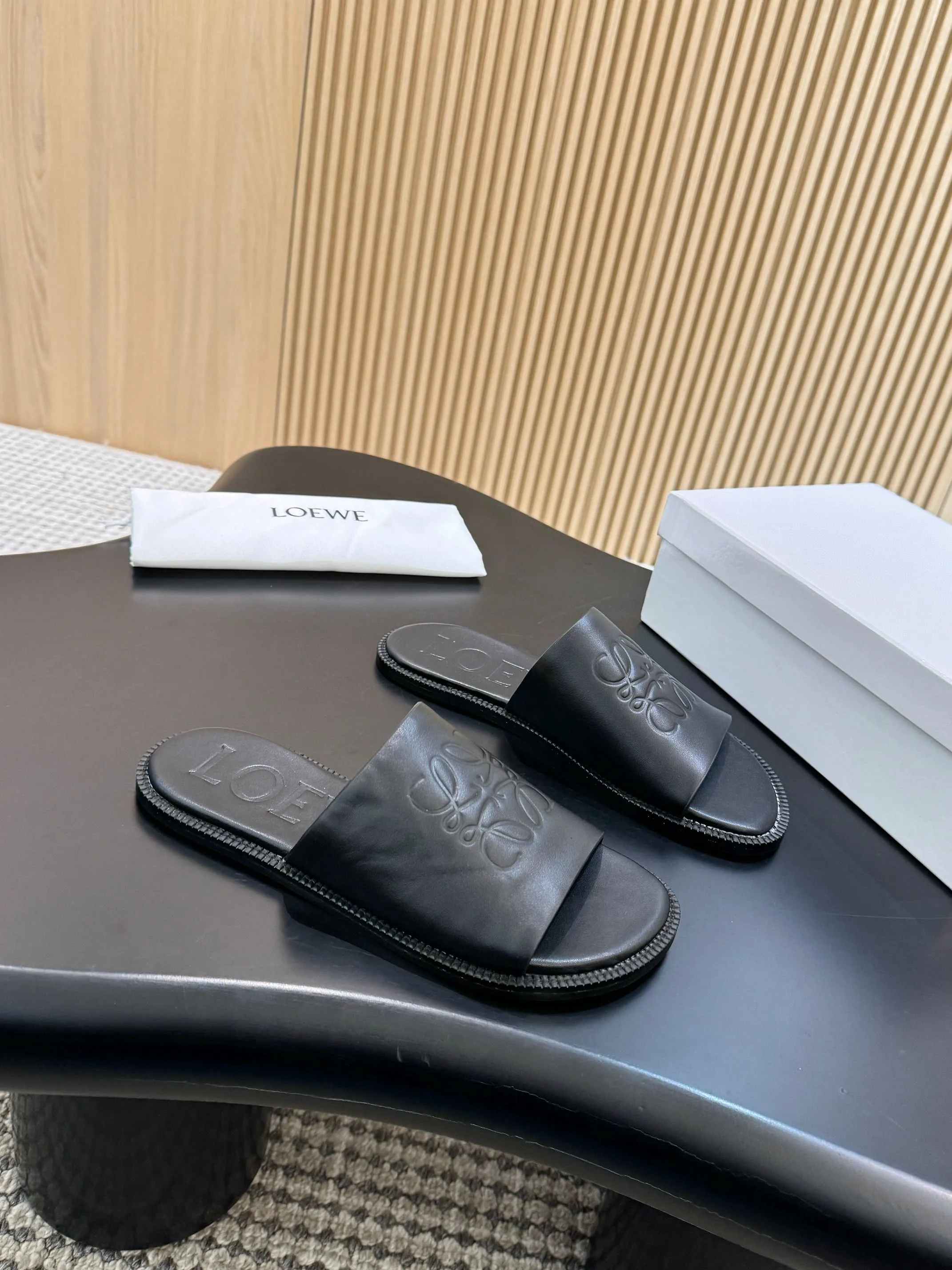 👟👟Ex-factory price 340👟👟 Genuine leather sole +40 LOEWE 25th spring and summer new style, same style for men and women, six colors to choose from. Code number:35-45